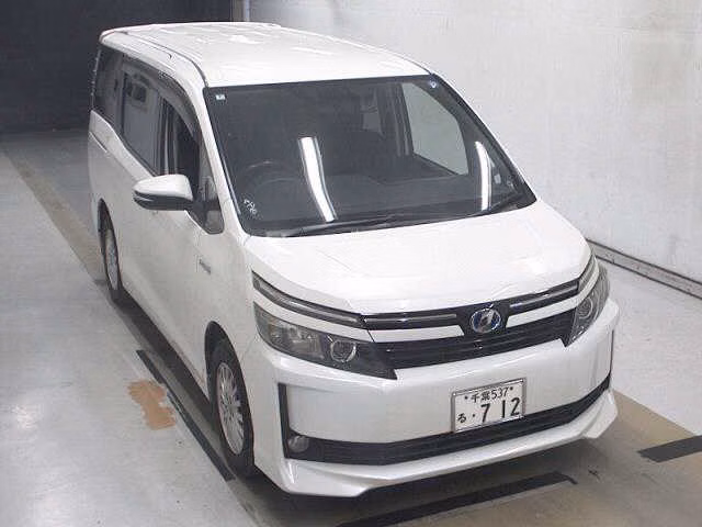 TOYOTA VOXY
