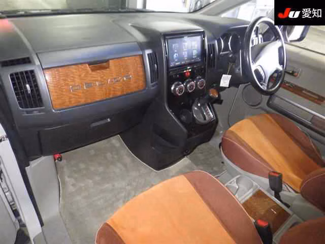 MITSUBISHI DELICA D:5