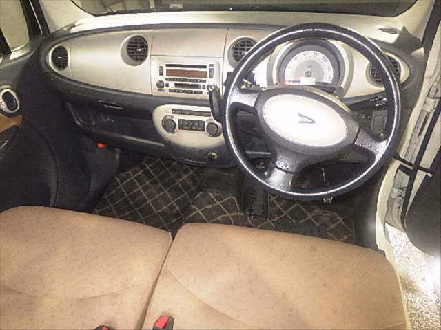 DAIHATSU MOVE LATTE