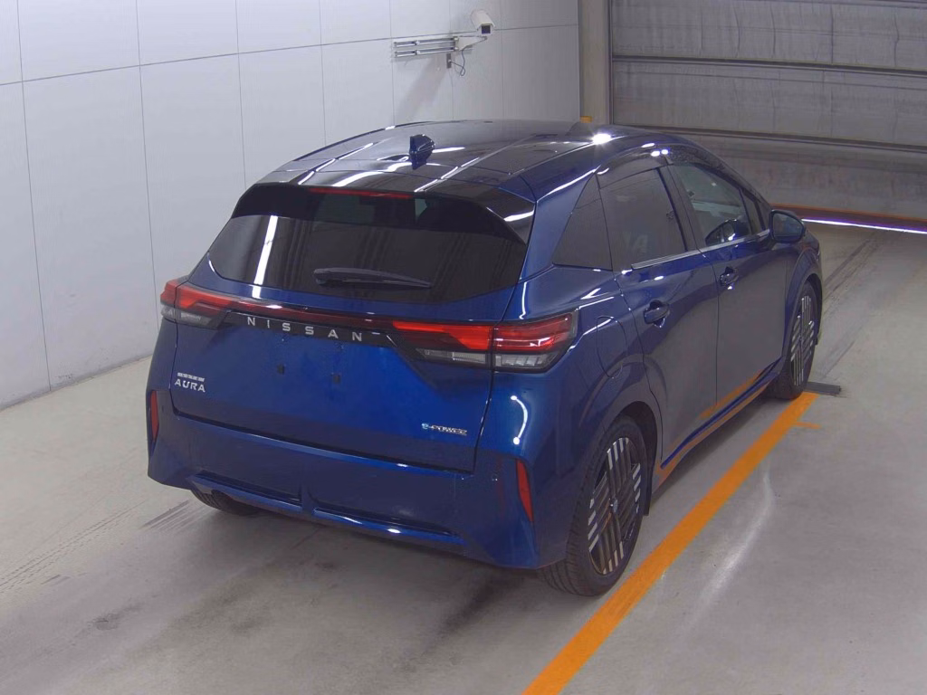 NISSAN AURA