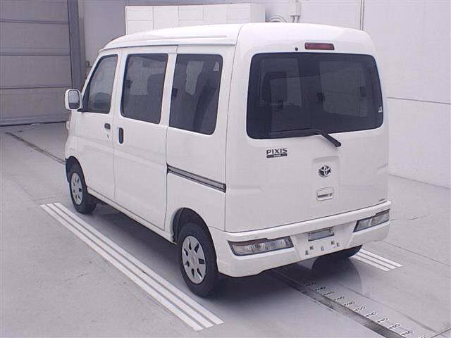 TOYOTA PIXIS VAN
