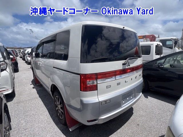 MITSUBISHI DELICA D:5