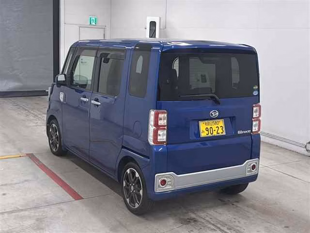 DAIHATSU WAKE