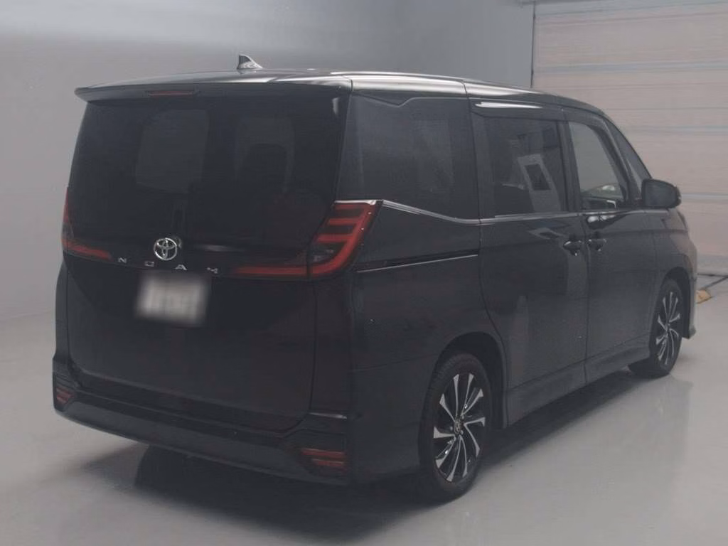 TOYOTA NOAH