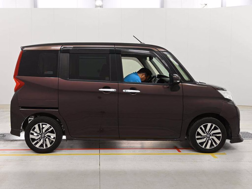 TOYOTA ROOMY