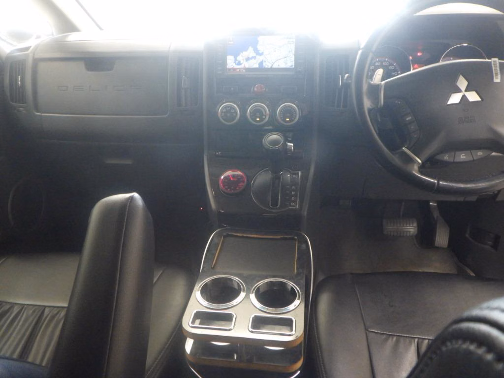 MITSUBISHI DELICA D:5