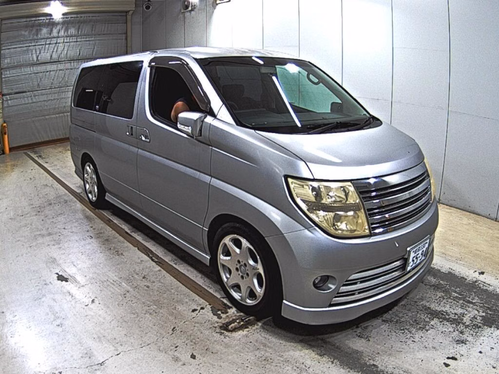 NISSAN ELGRAND