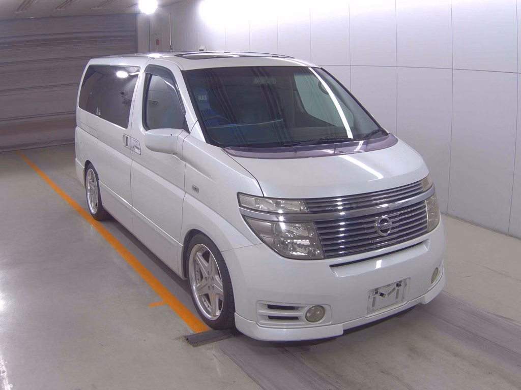 NISSAN ELGRAND