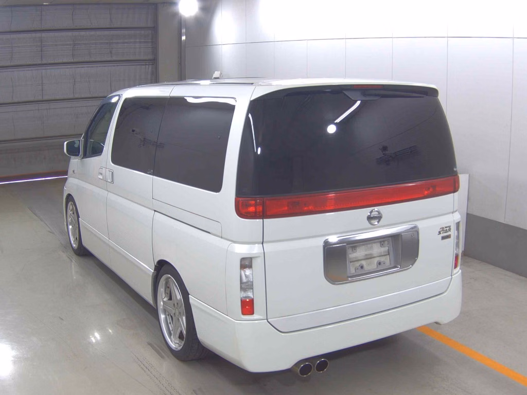 NISSAN ELGRAND
