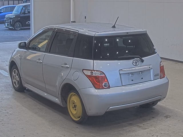 TOYOTA IST