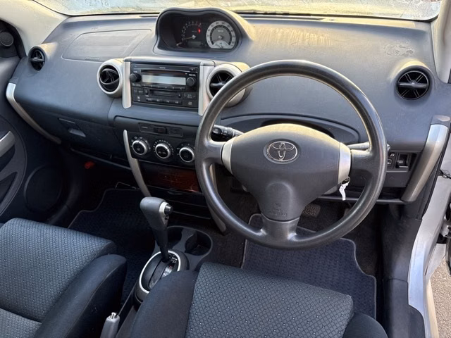 TOYOTA IST
