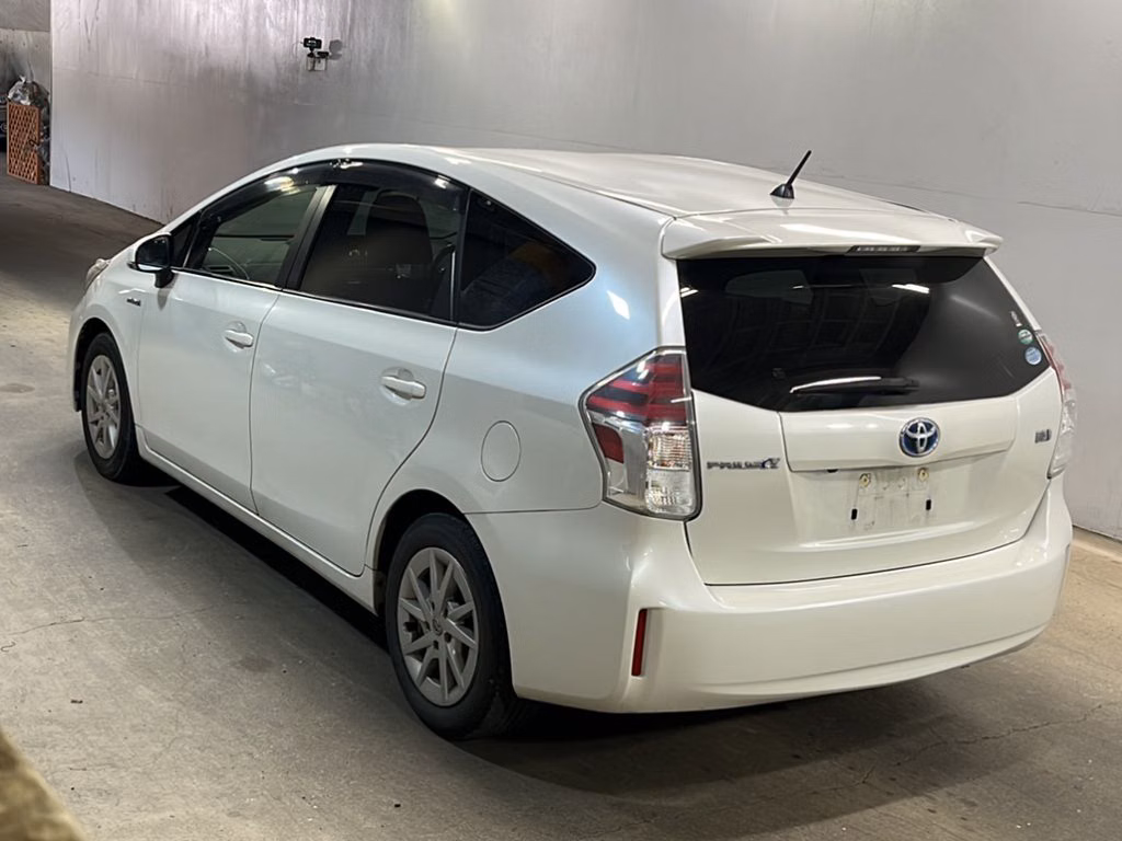TOYOTA PRIUS ALPHA