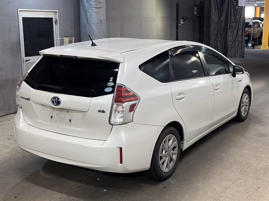 TOYOTA PRIUS ALPHA