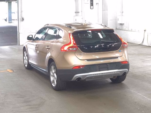 VOLVO V40
