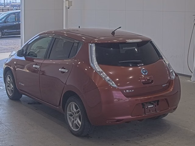 NISSAN LEAF