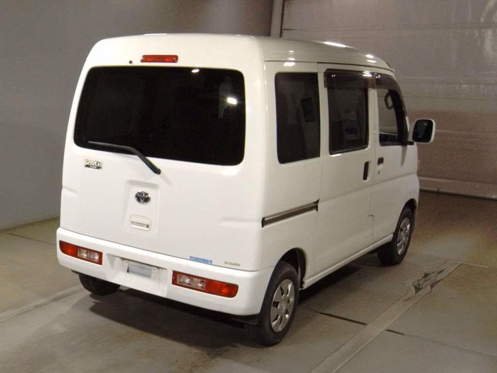 TOYOTA PIXIS VAN