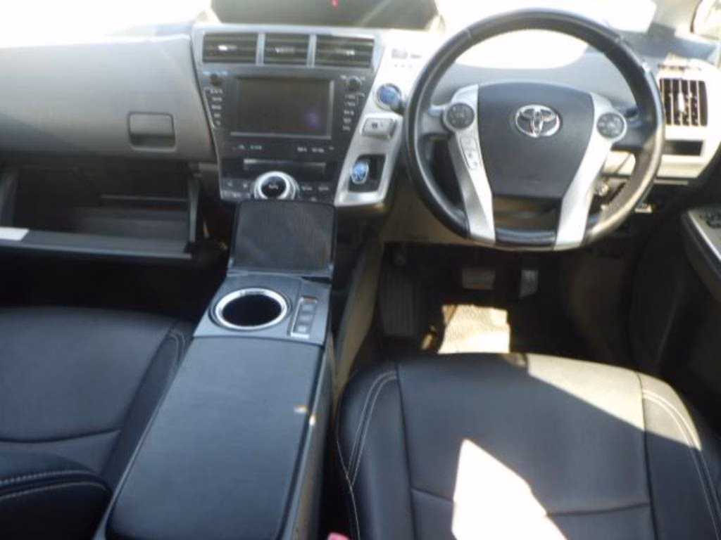 TOYOTA PRIUS ALPHA