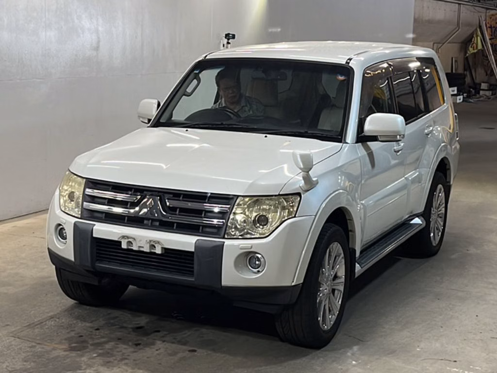 MITSUBISHI PAJERO