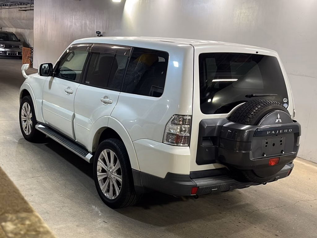 MITSUBISHI PAJERO