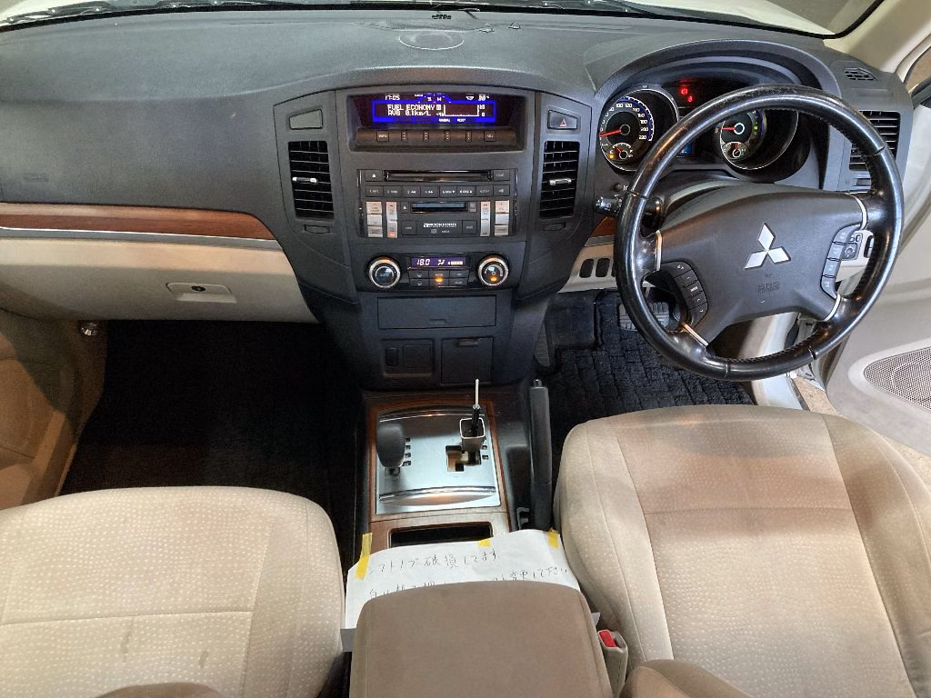 MITSUBISHI PAJERO