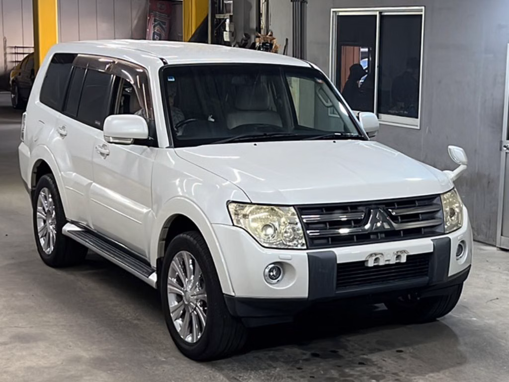 MITSUBISHI PAJERO