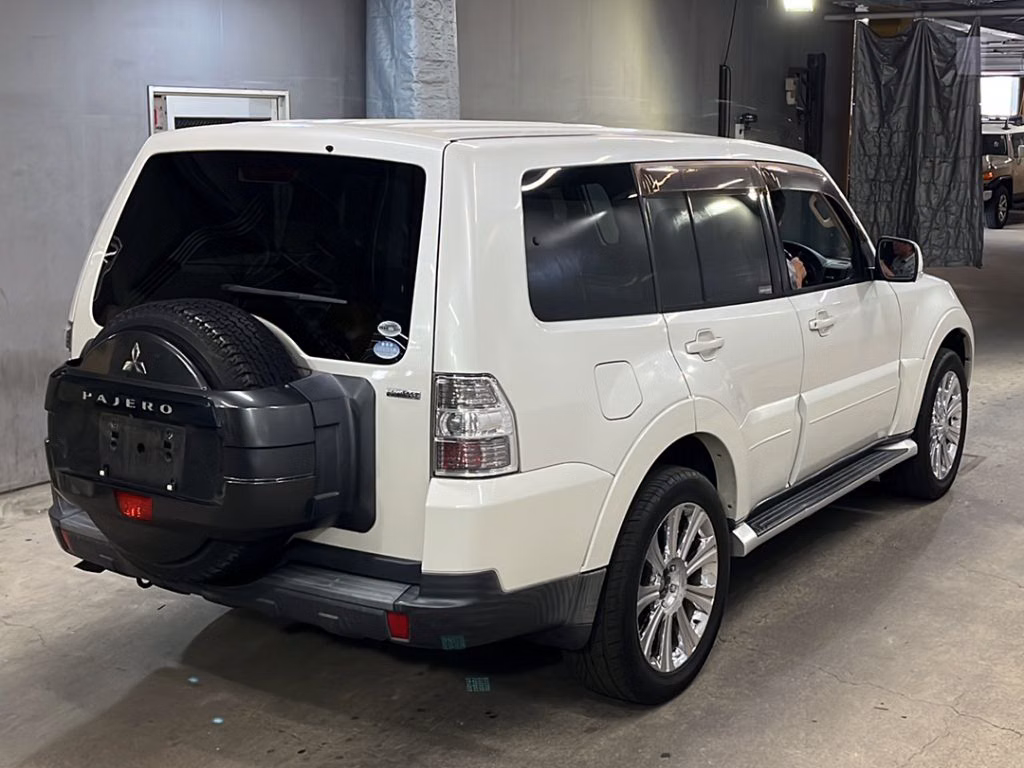 MITSUBISHI PAJERO