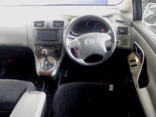 TOYOTA MARK X ZIO