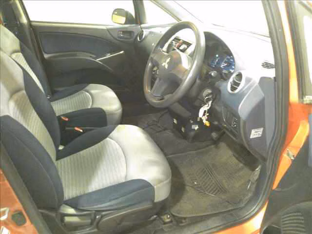 MITSUBISHI COLT