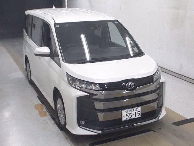 TOYOTA NOAH