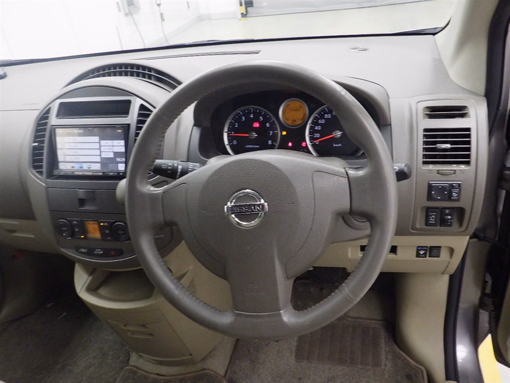 NISSAN LAFESTA