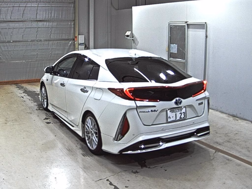 TOYOTA PRIUS PHV