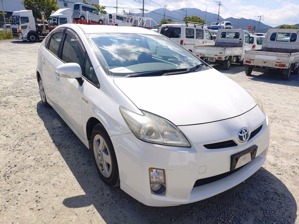 TOYOTA PRIUS