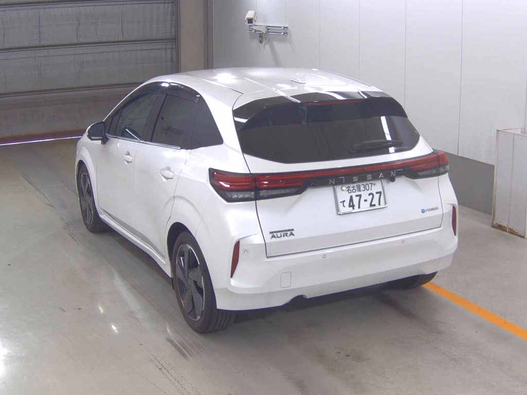 NISSAN AURA