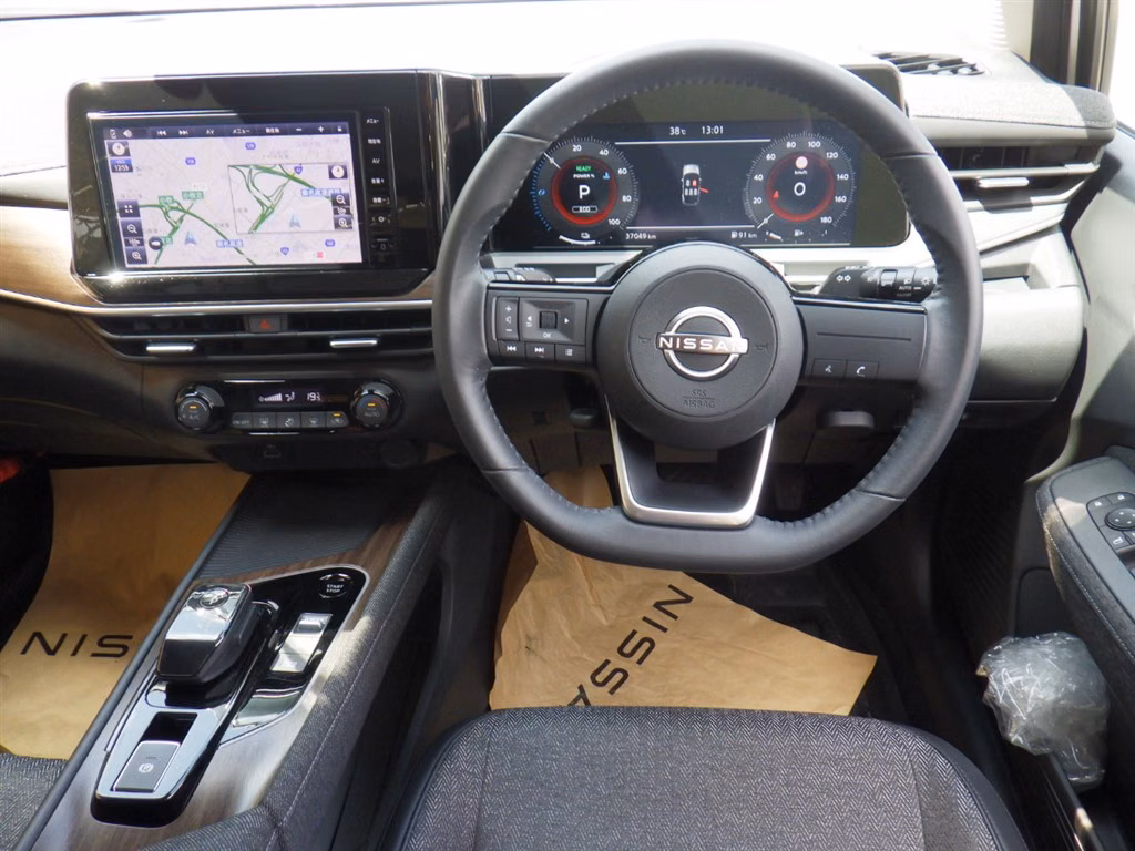 NISSAN AURA
