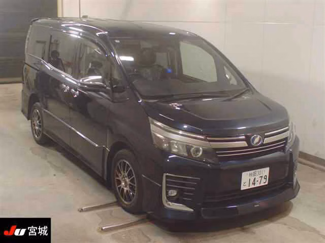 TOYOTA VOXY