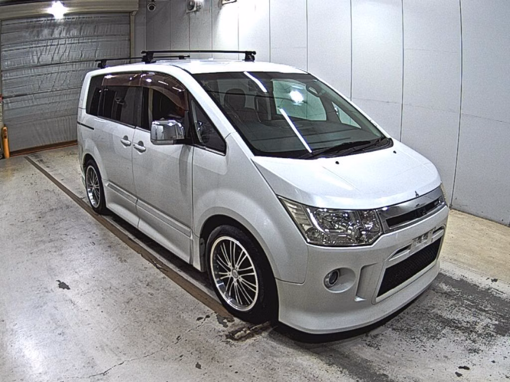 MITSUBISHI DELICA D:5