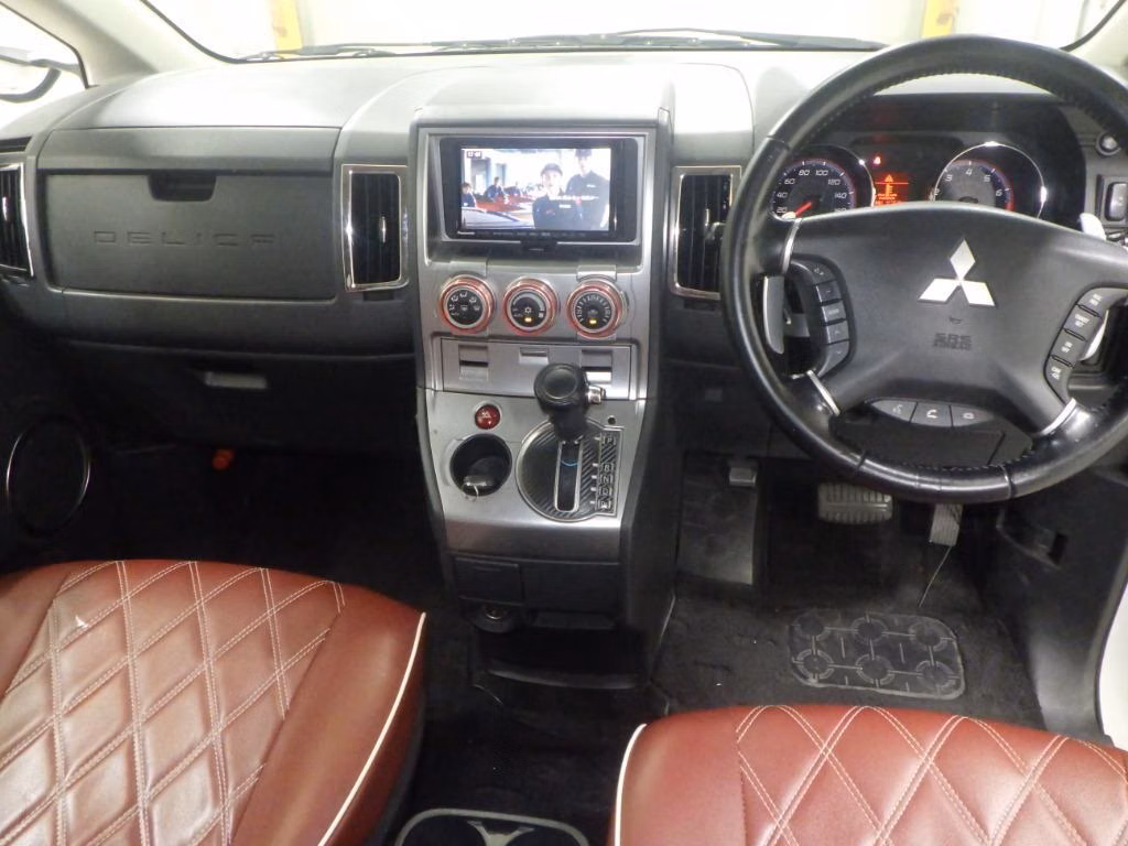 MITSUBISHI DELICA D:5