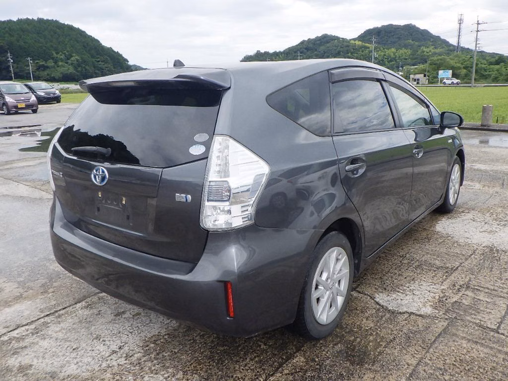 TOYOTA PRIUS ALPHA