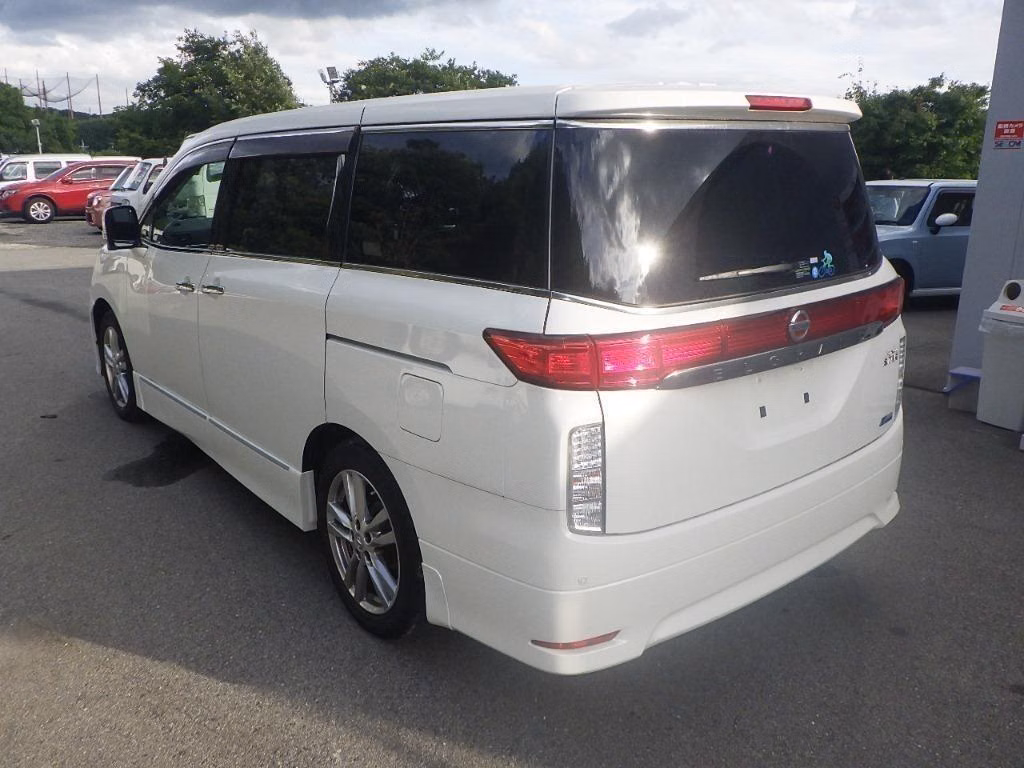 NISSAN ELGRAND