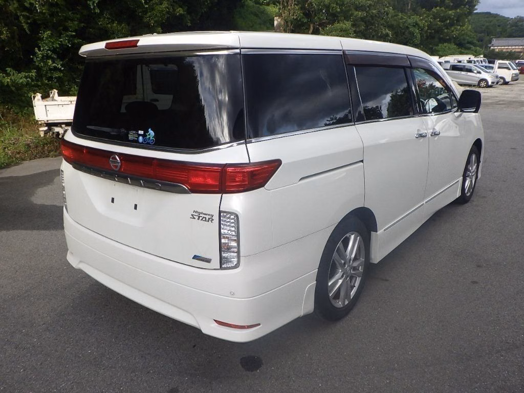 NISSAN ELGRAND