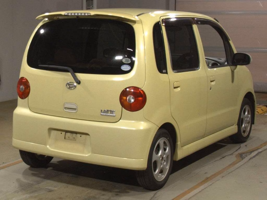 DAIHATSU MOVE LATTE