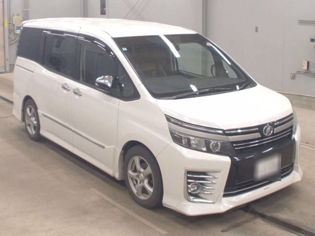 TOYOTA VOXY