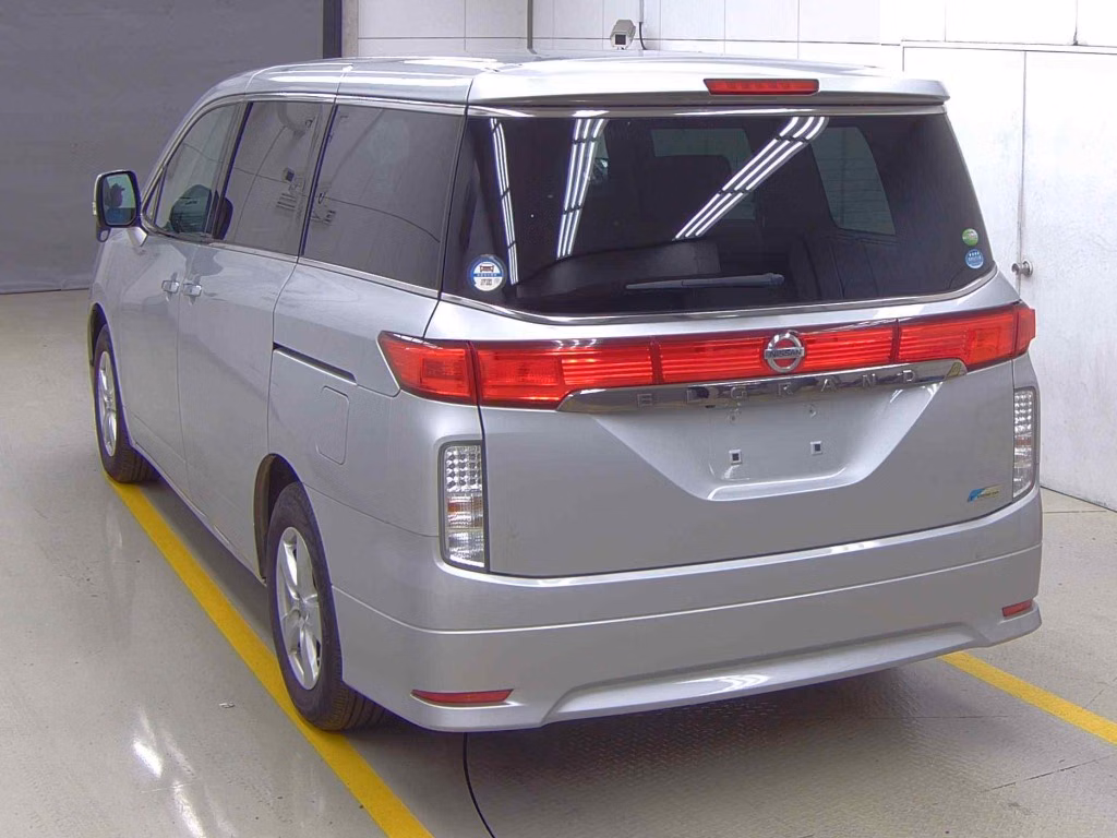 NISSAN ELGRAND