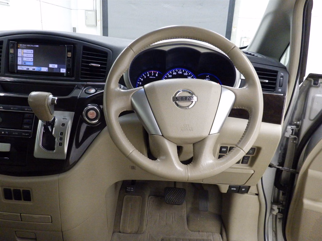 NISSAN ELGRAND