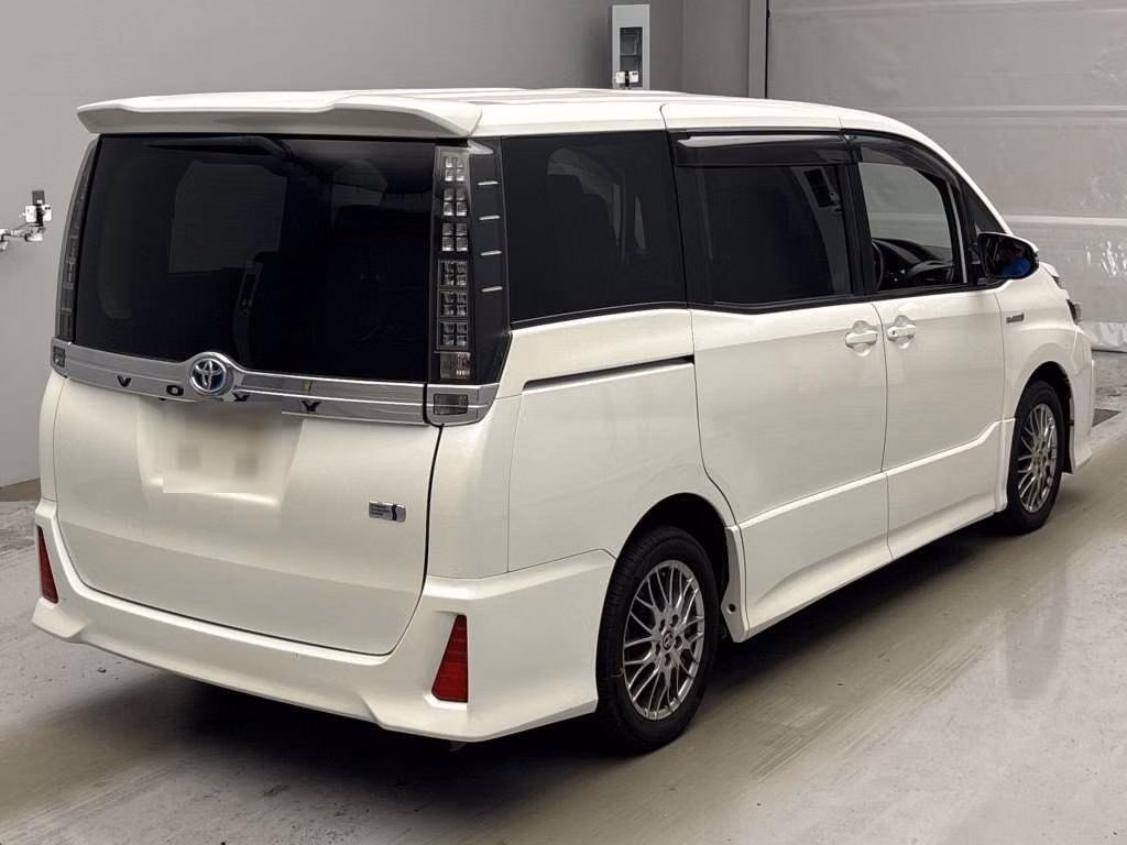 TOYOTA VOXY