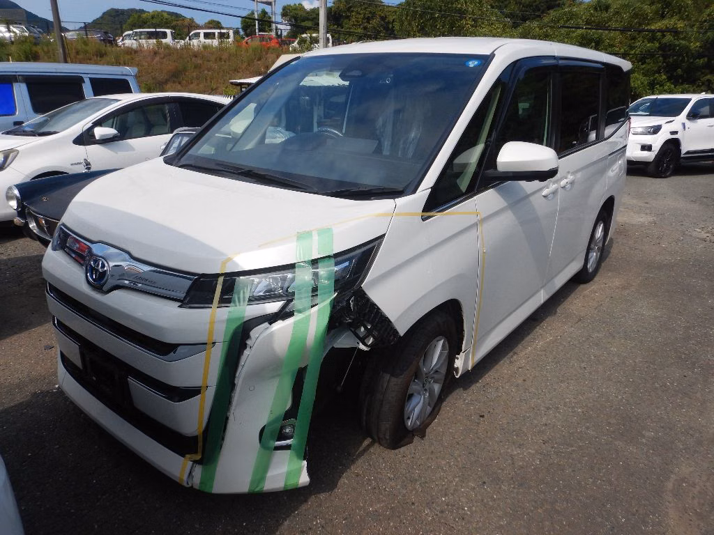 TOYOTA NOAH