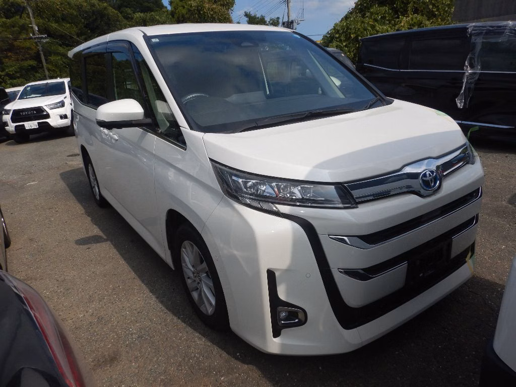 TOYOTA NOAH
