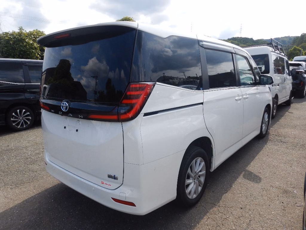 TOYOTA NOAH