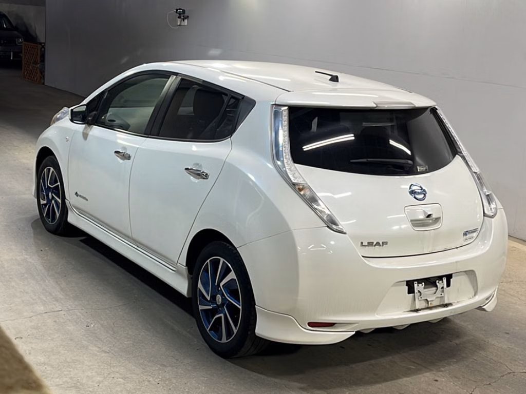 NISSAN LEAF