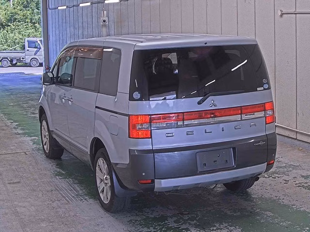 MITSUBISHI DELICA D:5